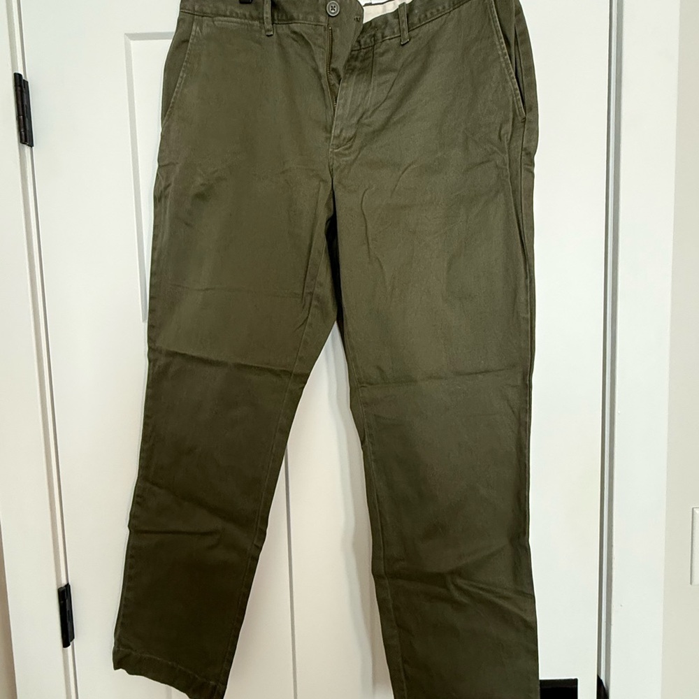 J. Crew Men's Khaki Chinos in Olive